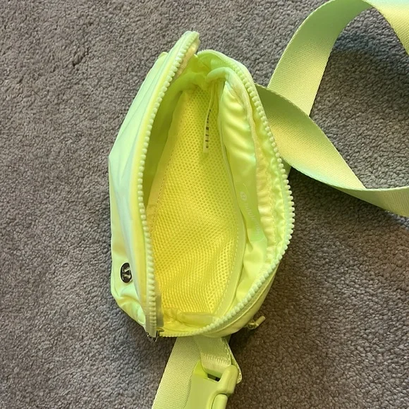 Lululemon Athletica Mini Bag in Bright Yellow - Picture 3 of 3